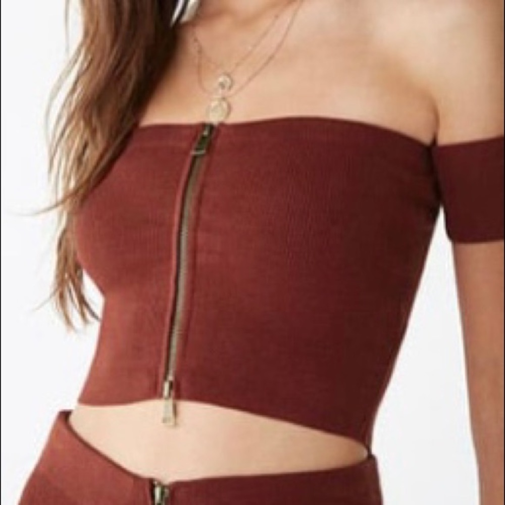 NWT FOREVER 21 cropped top 🦋